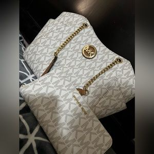 Selling an MK purse comes with its matching wallet